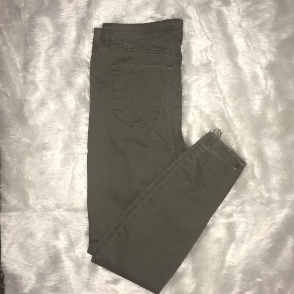 refuge Pants - Women’s skinny pant (Olive)
